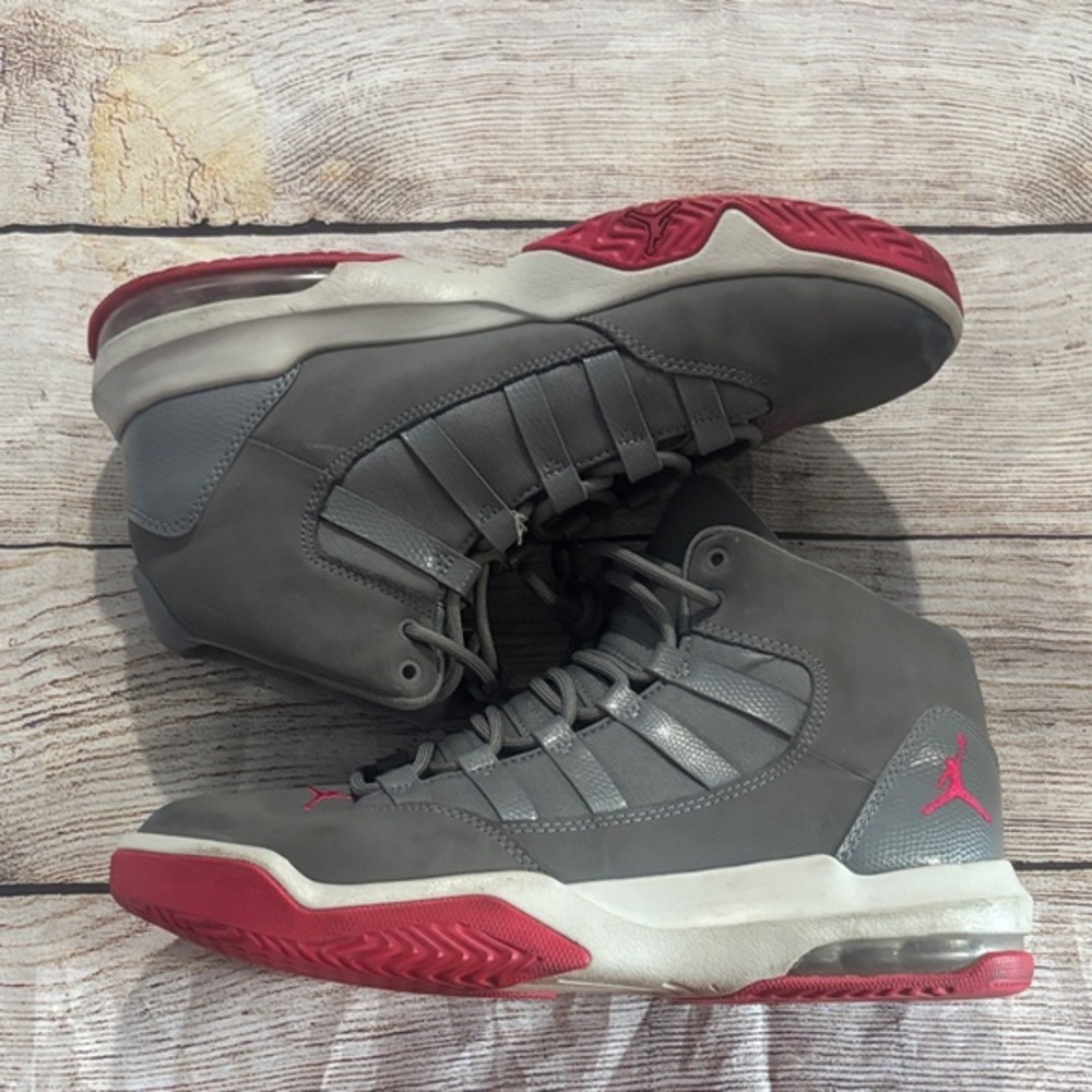 Jordan’s size 6Y 🚨5 MINUTE SALE ONLY🚨
